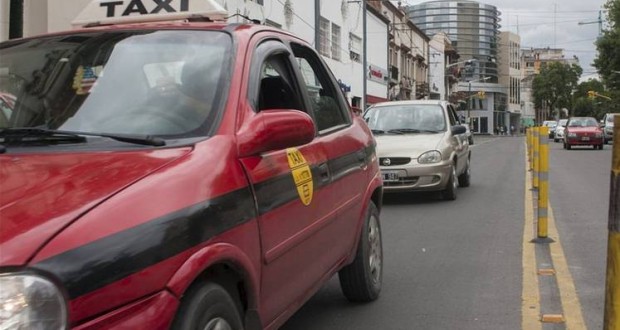 Taxis y remises podrán llevar publicidad en Salta: la AMT aprobó un nuevo reglamento