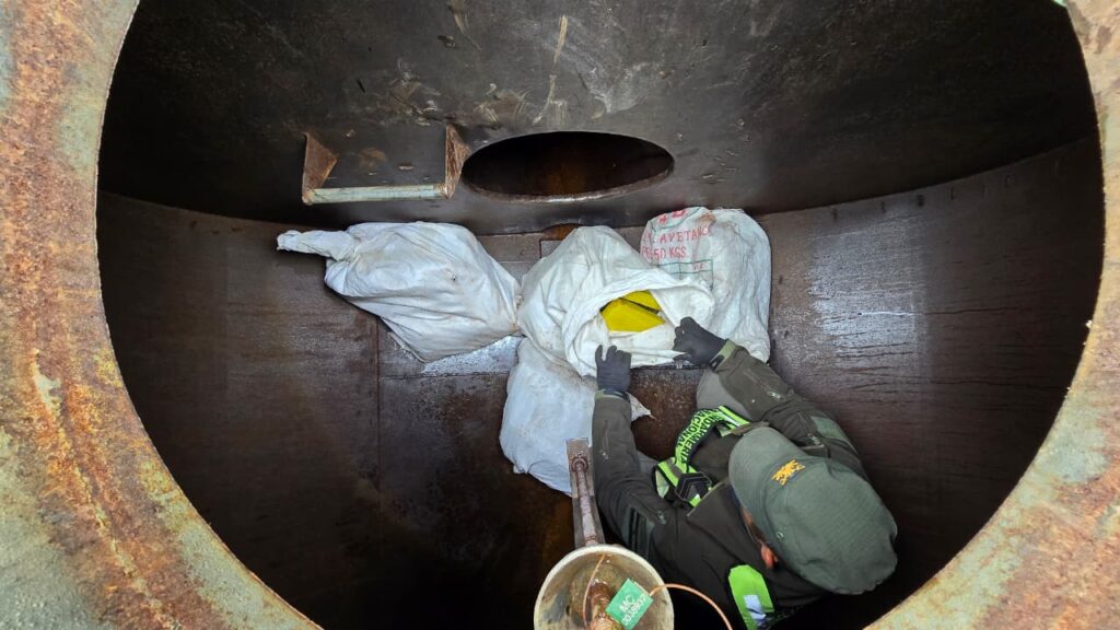 Hallaron casi 113 kilos de cocaína escondidos en un camión cisterna
