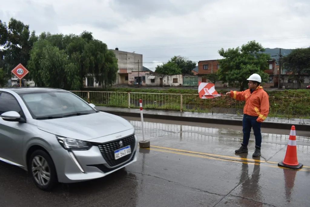 Desde el martes 26 habrá desvíos por obras en la pasarela del canal Yrigoyen