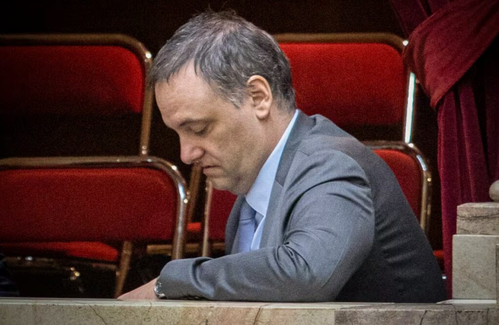 Escándalo: difunden presuntos mensajes entre Adorni y el contratista Matías Tabar