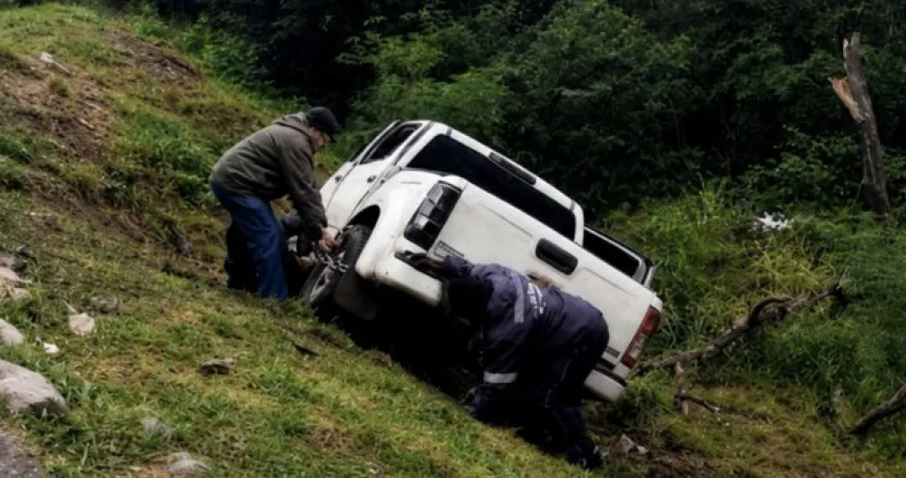Portezuelo: una camioneta cayó a un barranco y hay dos heridos