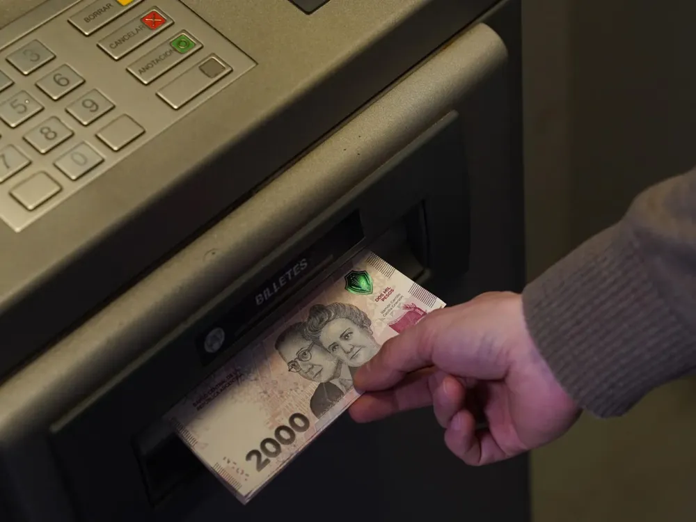Hoy cobran sus haberes los empleados de la Administración Pública Provincial