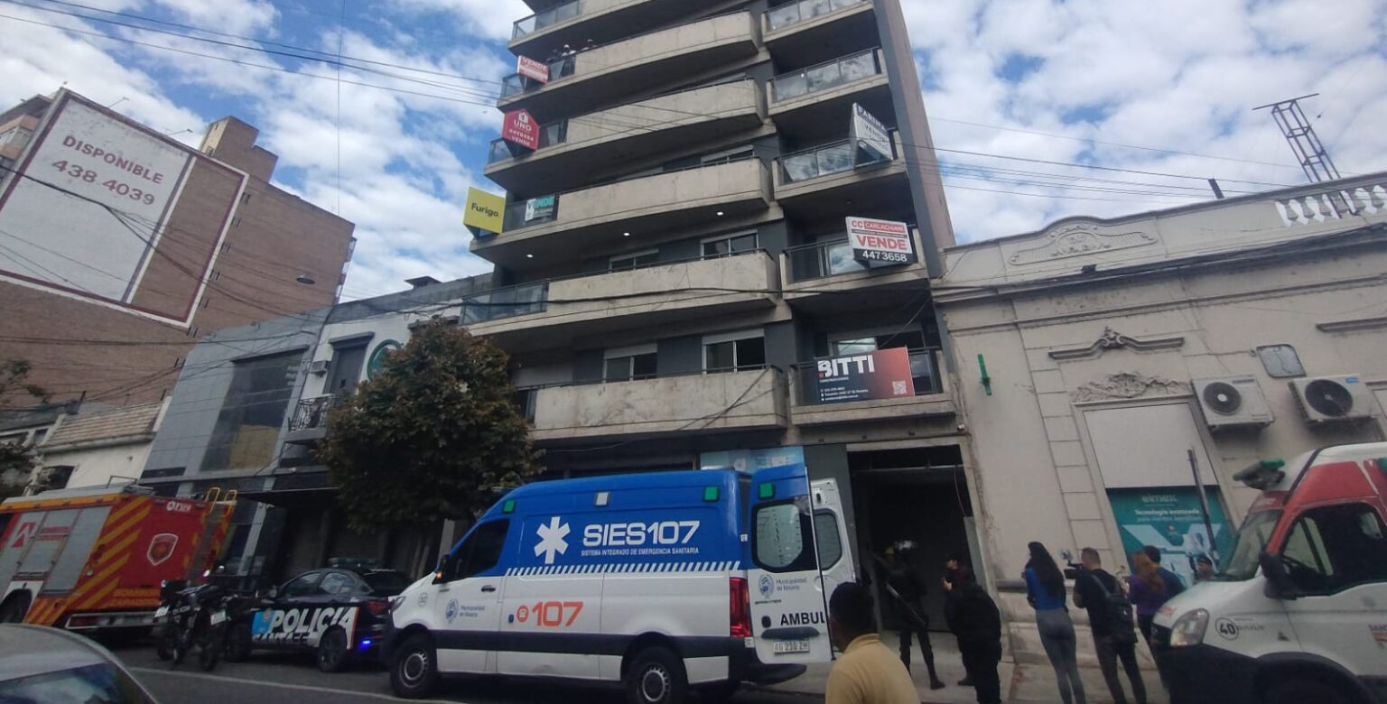 Un operario cayó por el hueco de un ascensor en Rosario y está grave