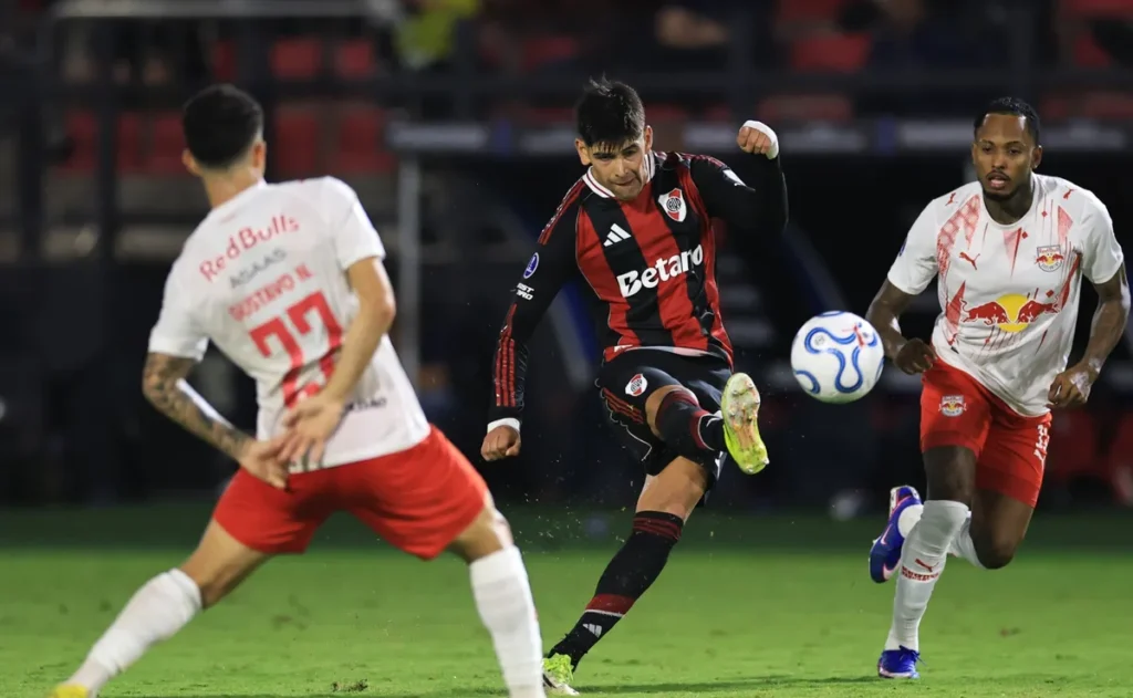 River recibe a Bragantino, con el objetivo de asegurarse un lugar en los octavos de final de la Copa Sudamericana