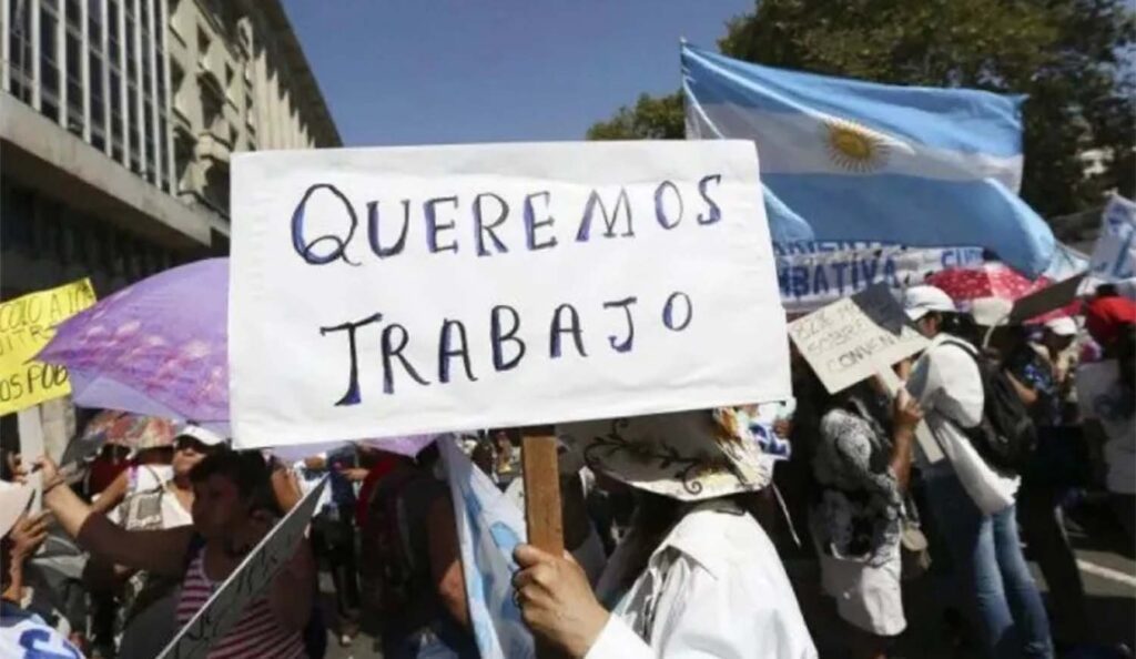 El empleo registrado se desplomó y ya hay casi 41.000 puestos menos en un año