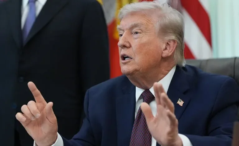 Trump advirtió que Estados Unidos responderá tras el derribo de un helicóptero Apache en Ormuz