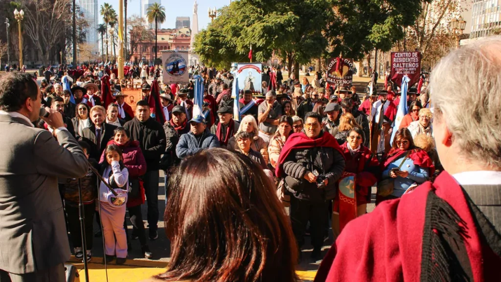 Homenajearon al General Güemes en Plaza de Mayo