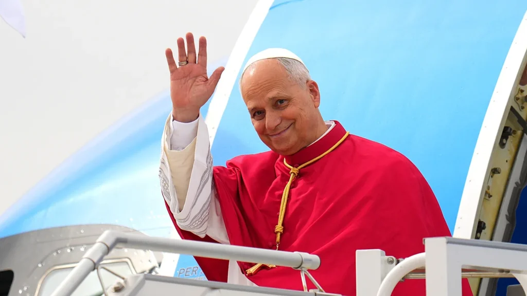 León XIV pisó suelo español por primera vez como Papa e inició una histórica visita apostólica