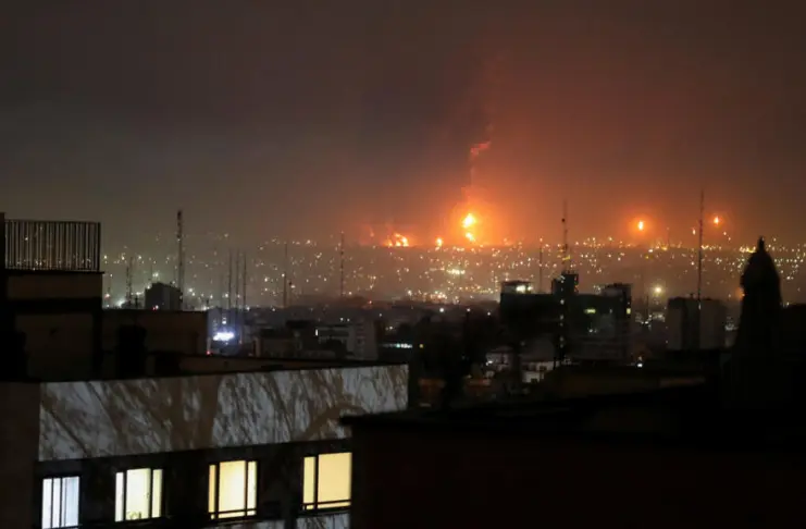 Siguen los ataques cruzados entre Irán y EE.UU. pese al alto el fuego en Medio Oriente