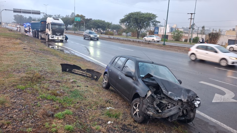 Fuerte choque en Ruta 28: buscan al conductor que provocó el accidente y huyó