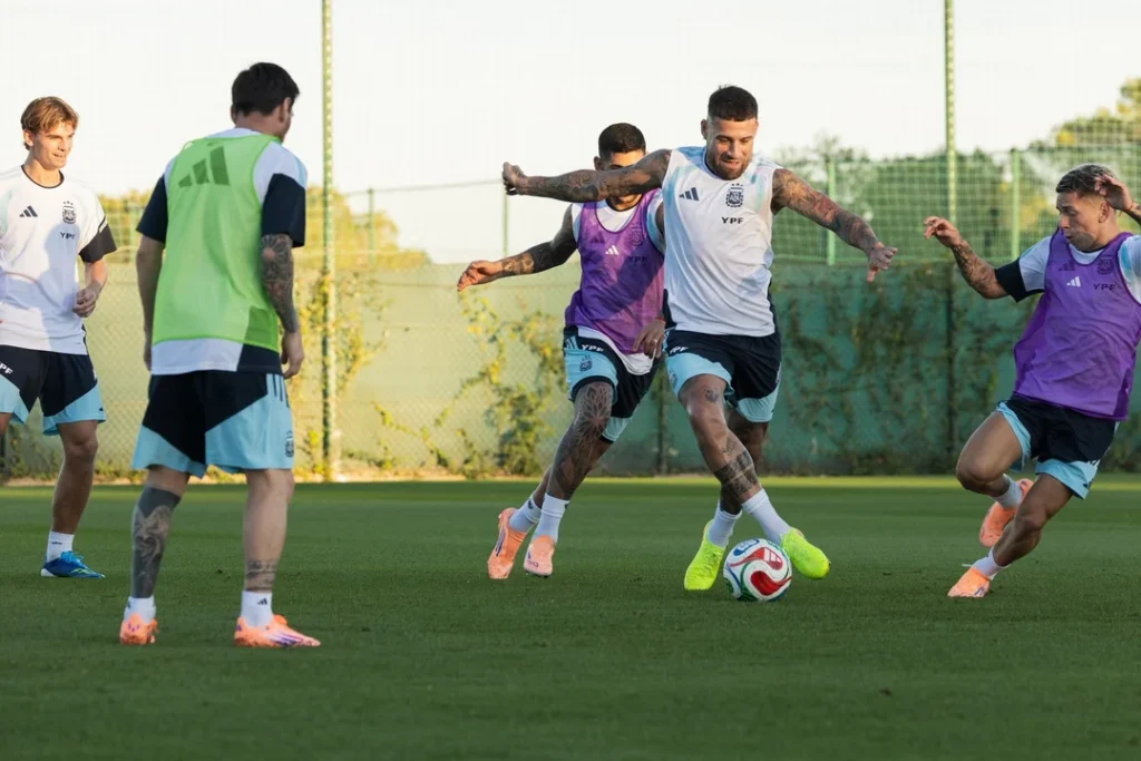 Scaloni empieza a perfilar el equipo argentino para enfrentar a Honduras