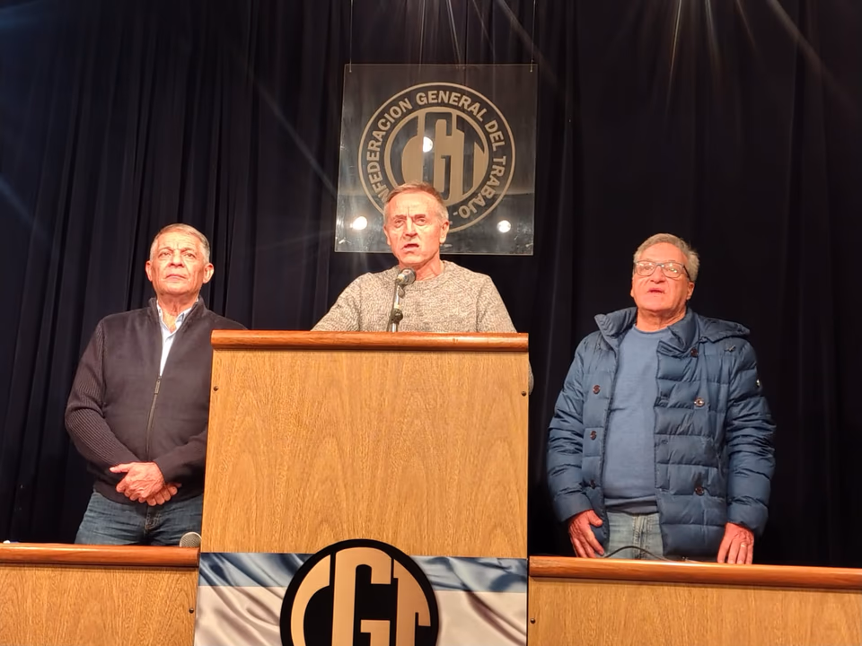 La CGT confirmó que organiza un paro general con las dos CTA, pero aclaró que aún no hay fecha