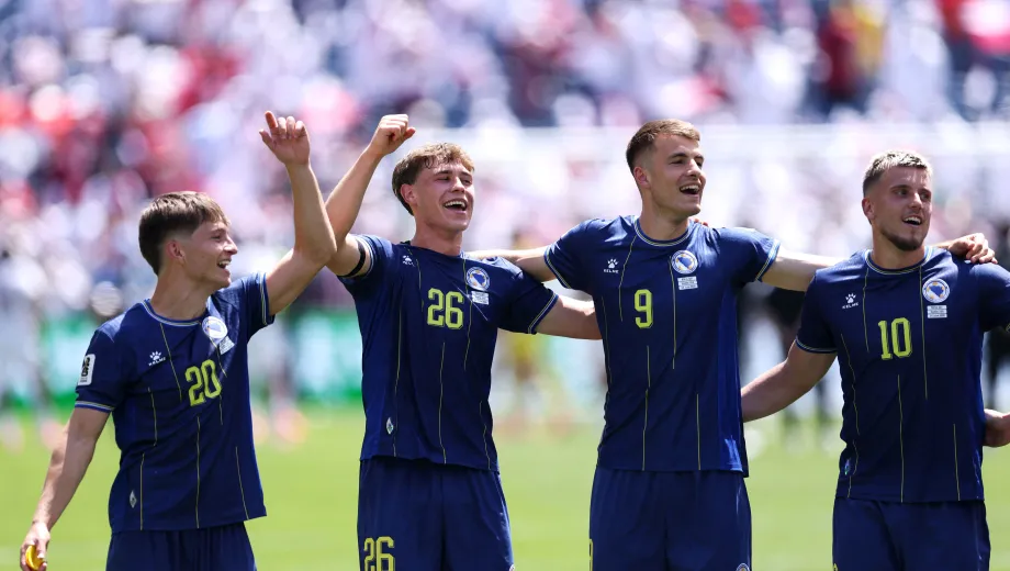 Bosnia y Herzegovina le ganó a Qatar y quedo líder en la tabla de los terceros del Mundial