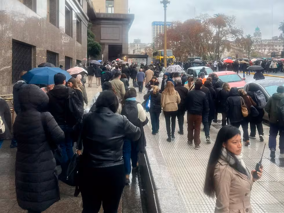 Evacuaron el Ministerio de Economía por una supuesta amenaza de bomba