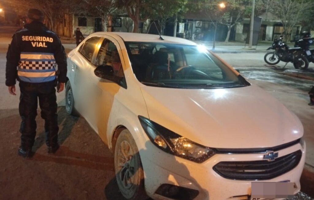 Circulaba en un auto con pedido de secuestro y fue demorado