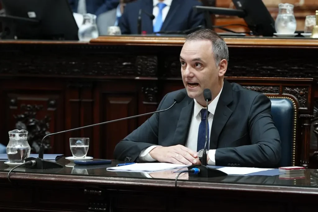 La oposición presiona en el Congreso para voltear a Adorni y el PRO no descarta dar quórum