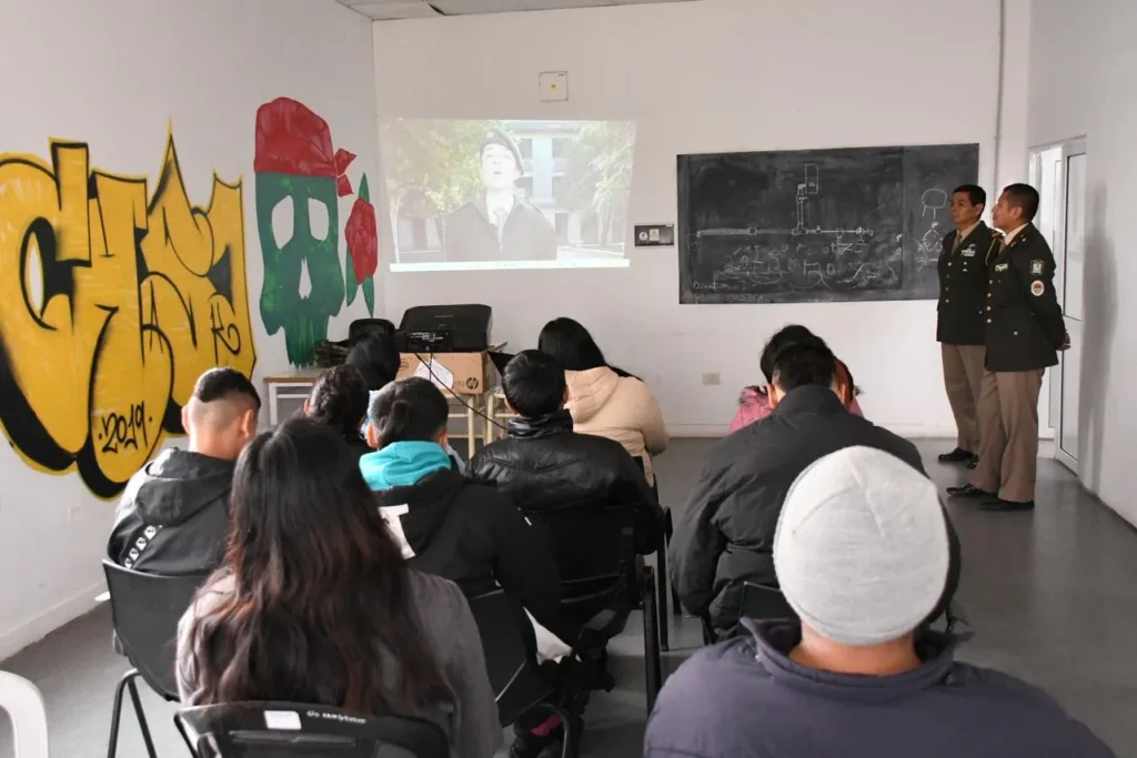 En los CICs, el Ejército Argentino brinda información para el ingreso 2027