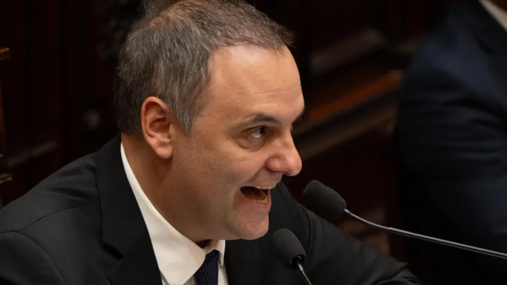 Tras el nuevo escándalo de Adorni, la oposición pidió una sesión para interpelarlo e impulsar la moción de censura