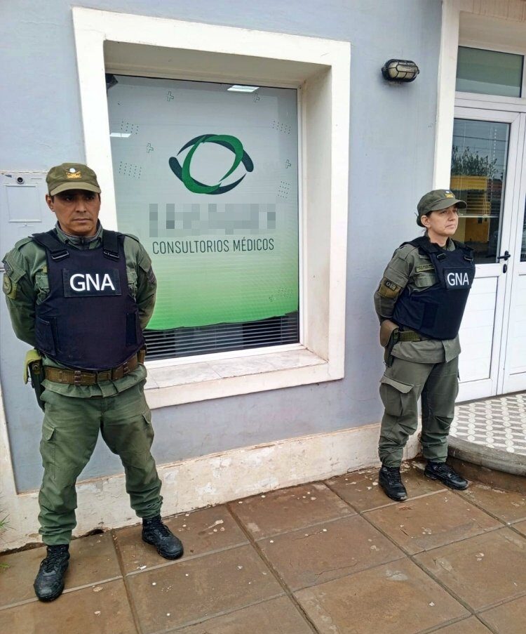 Radiografías duplicadas y certificados truchos: allanaron un hospital y otros inmuebles en Anta