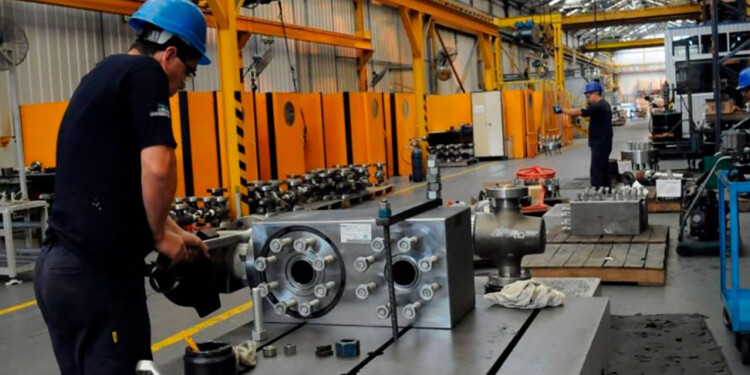 La industria, en alerta: cuatro de cada diez empresas reportaron caídas en la producción y en las ventas