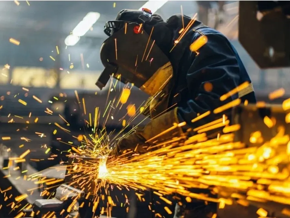 La industria y la construcción volvieron a ubicarse en terreno negativo en abril