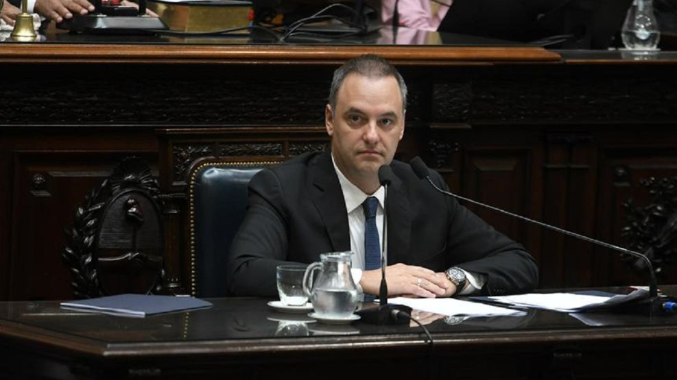 Versiones cruzadas entre la Casa Rosada y los aliados por los votos en el Congreso para salvar a Adorni