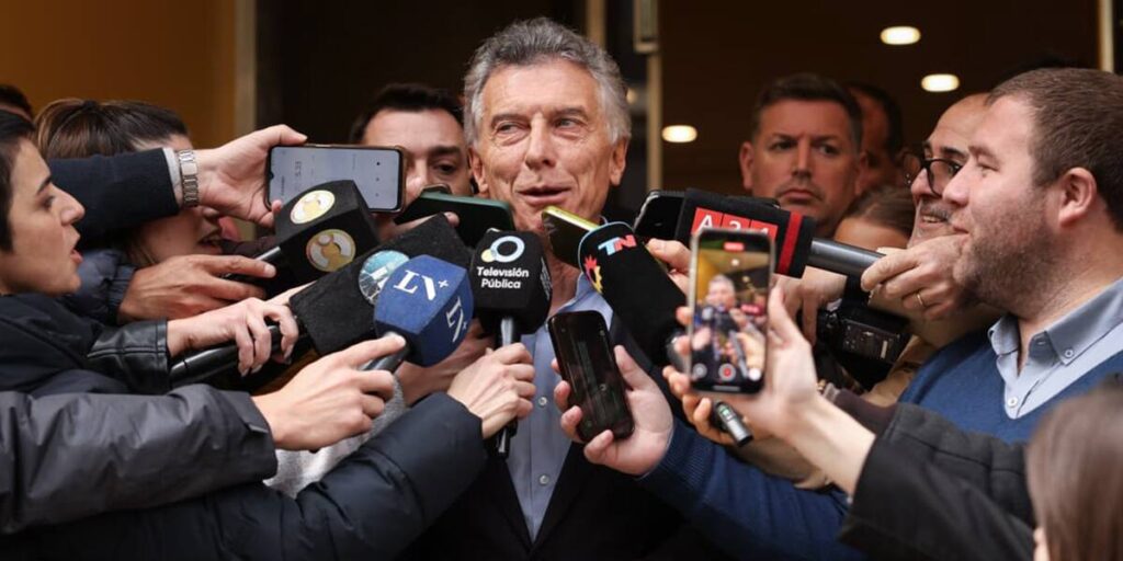 Mauricio Macri defendió la libertad de prensa y profundizó la distancia oficial