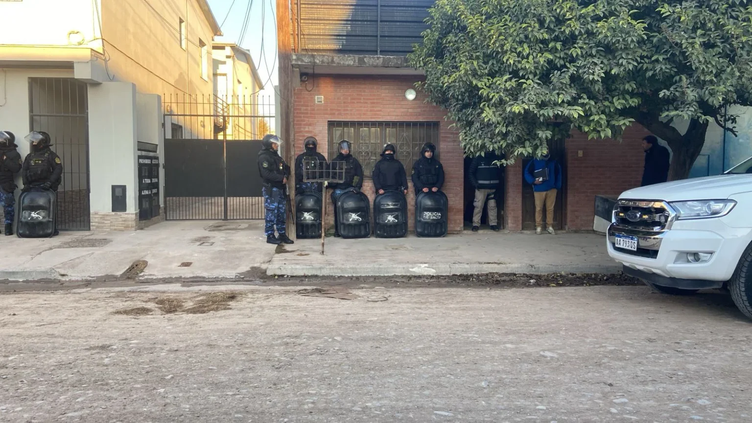 Allanamientos en zona sudeste: Hallan tarjetas robadas y una plantación de marihuana