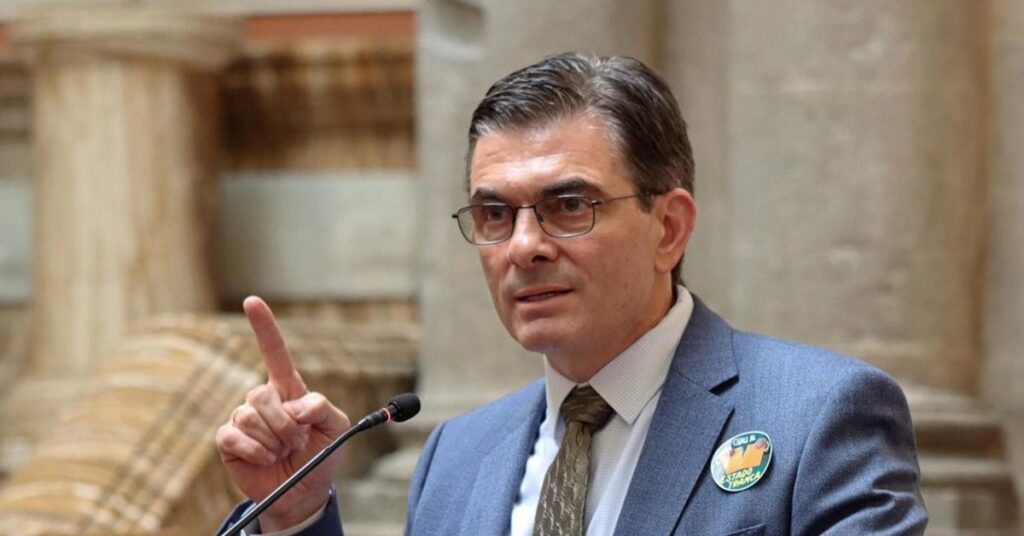 Tribunal Electoral de Bolivia tilda de “antidemocráticos” pedidos de renuncia del presidente Rodrigo Paz