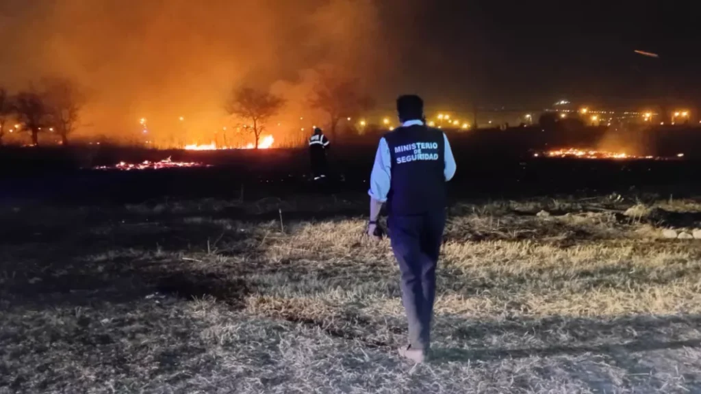 Incendios en Salta: continúa el operativo para contener varios focos activos en la ciudad