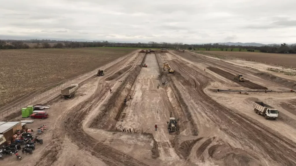 Comenzó la construcción del canal pluvial de la Autopista del Valle de Lerma: Sáenz supervisó las obras