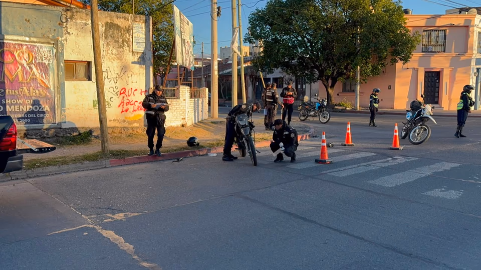 Un auto chocó contra una moto cerca del Delmi y se dio a la fuga