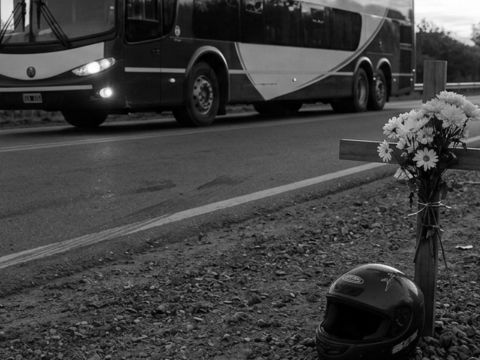 Imputaron a un chofer de colectivo por un siniestro vial con víctima fatal en Apolinario Saravia