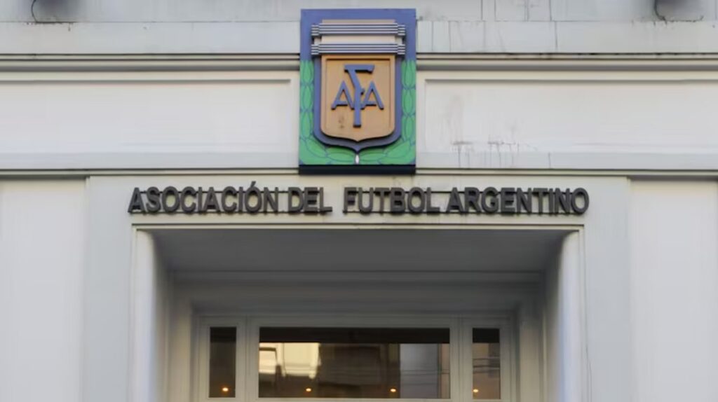 La AFA sufrió un hackeo y divulgó mails denunciando al arbitraje ante Egipto