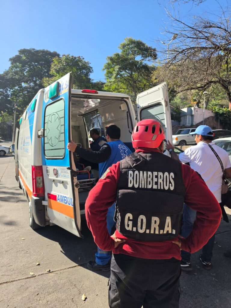 Rescataron a una mujer lesionada en el cerro San Bernardo