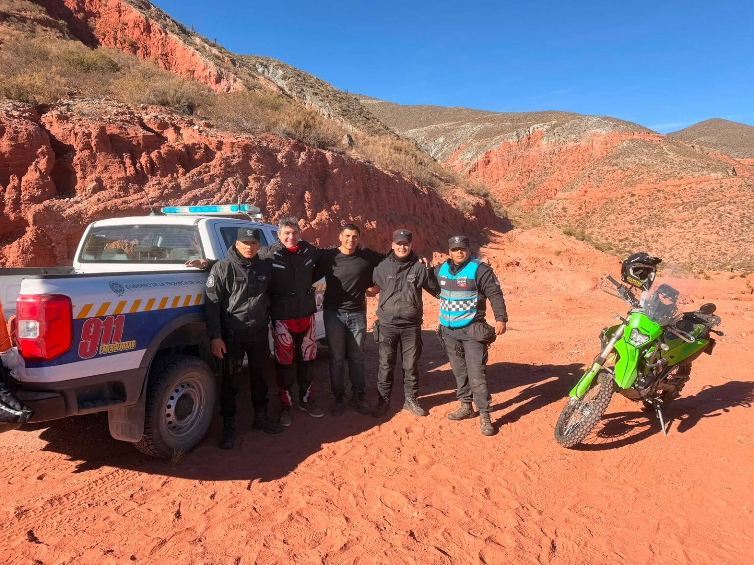 Rescataron una motocicleta que había caído a un barranco en Cafayate