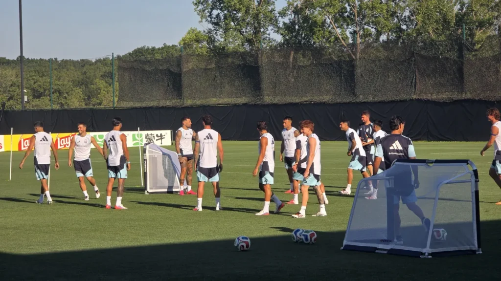 La Selección argentina volvió a los entrenamientos, con la mirada puesta en Inglaterra