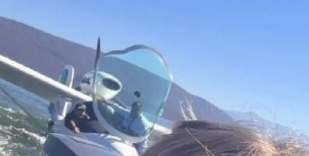 Una avioneta tuvo que realizar un aterrizaje forzoso en el dique Cabra Corral