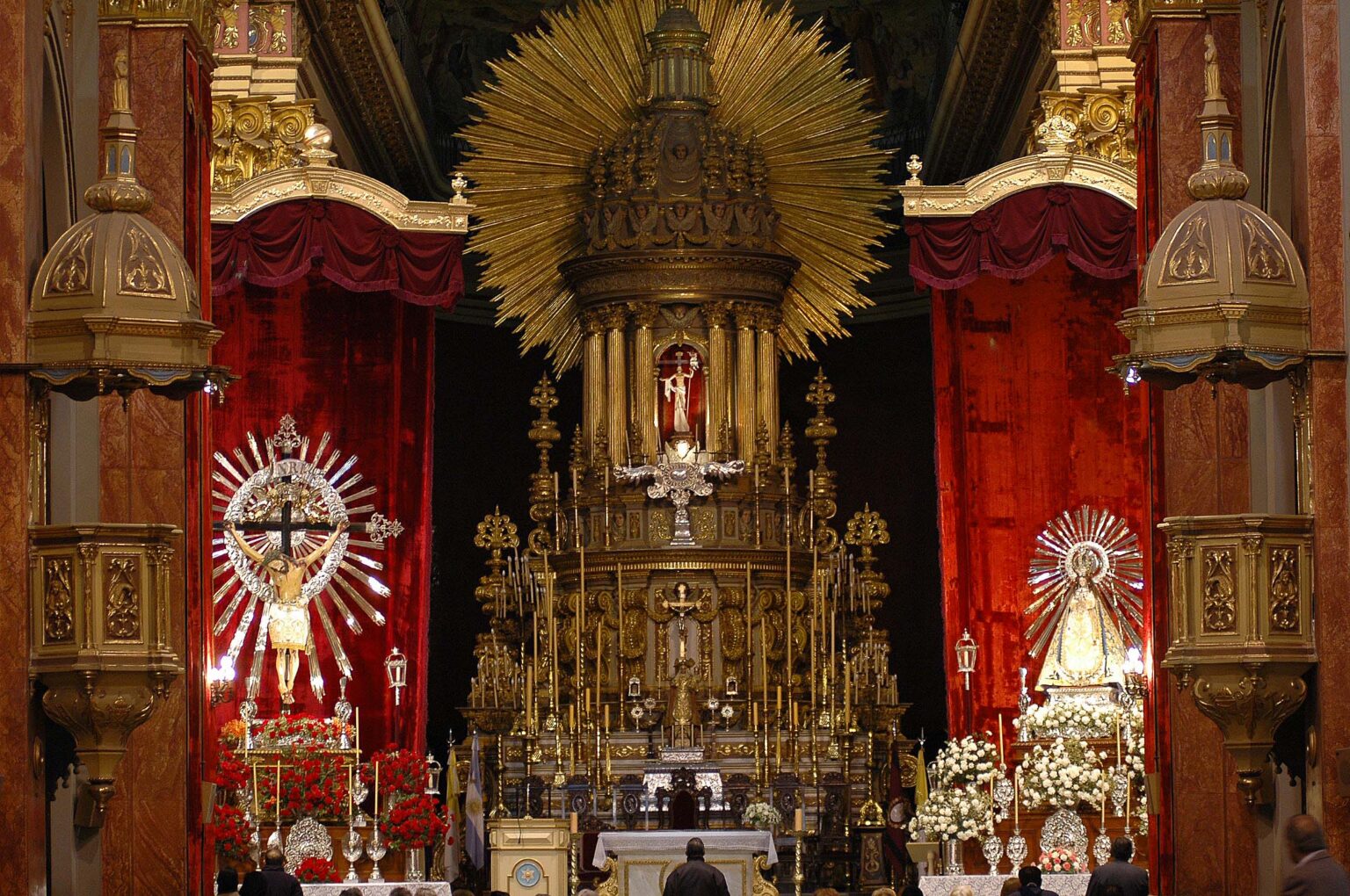 Salta comienza a vivir el Milagro: este sábado será la entronización del Señor y la Virgen