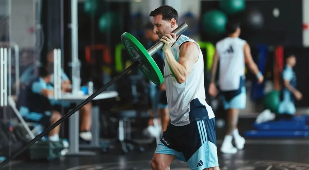 La Selección entrenó bajo techo por una fuerte tormenta eléctrica