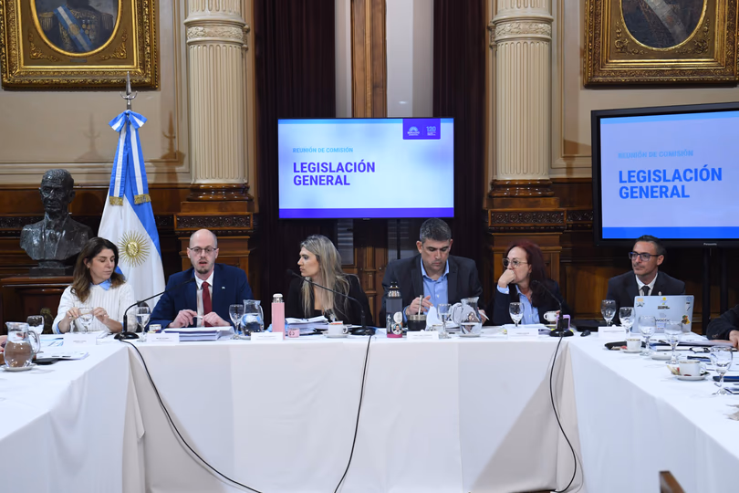 Senado: mirada enfrentadas en el debate por las “Sociedades Automatizadas” y las DAO“