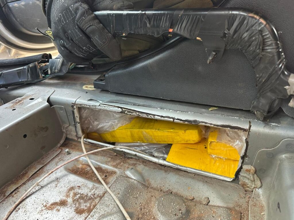 Cafayate: Una camioneta con doble fondo llevaba casi 94 kilos de cocaína