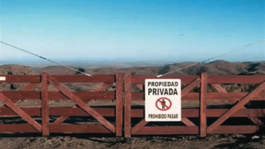 Convocan a una movilización y junta de firmas contra la ley de propiedad privada