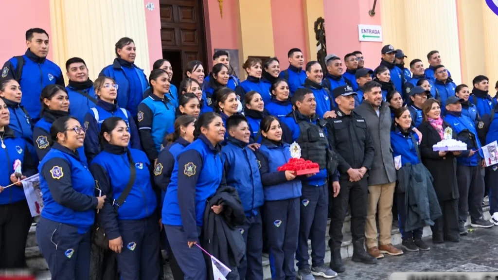 Entre lágrimas y emoción, 4.500 peregrinos de la Policía llegaron a la Catedral