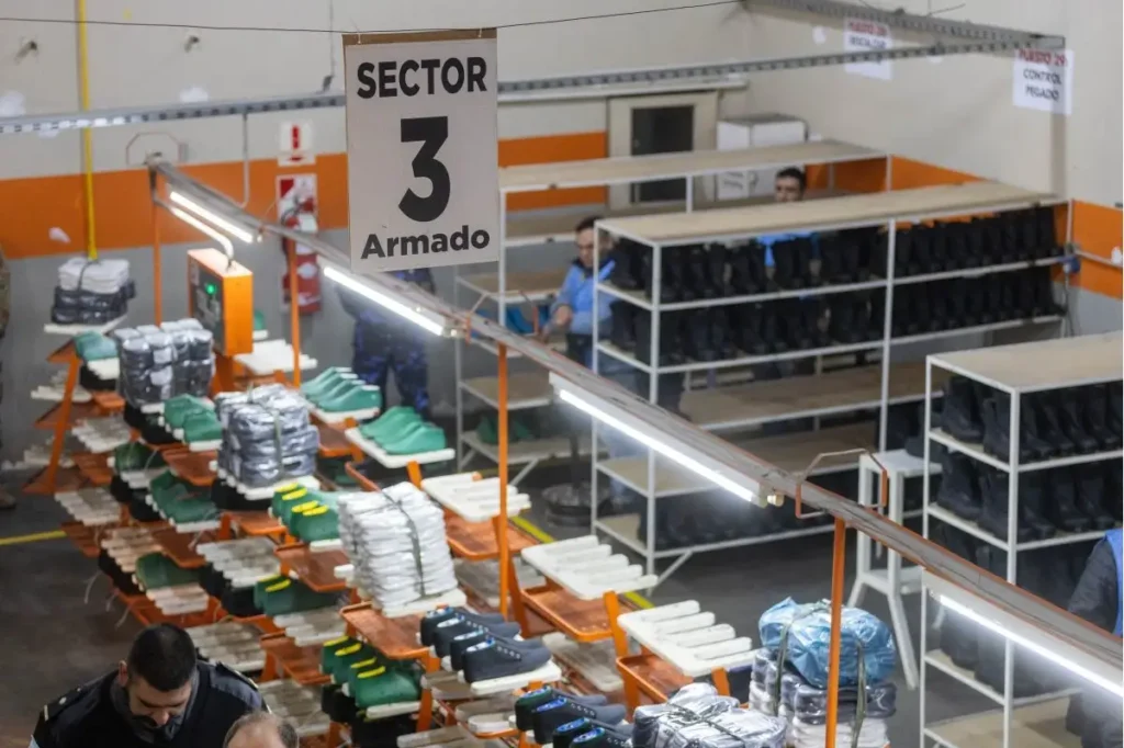 La actividad industrial cayó en agosto y acumula un descenso del 3% en lo que va de 2026