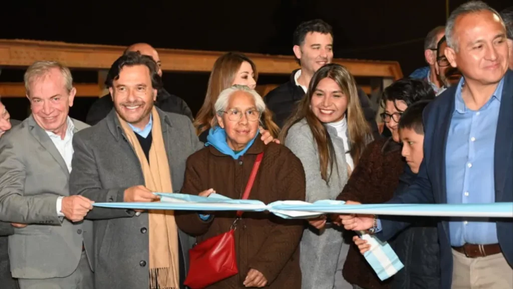 Sáenz habilitó el nuevo puente de Vaqueros tras décadas de espera