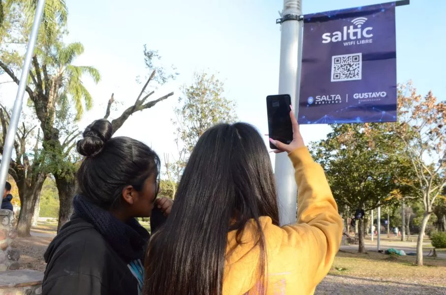 Volvió el wifi gratis a las plazas del interior: más de 100 espacios recuperaron la conexión