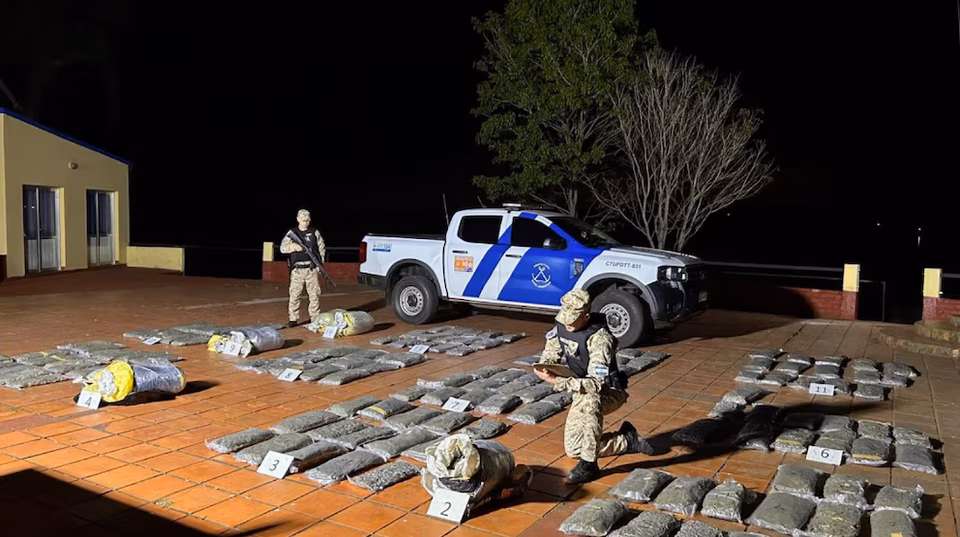Hallaron más de 400 kilos de marihuana abandonados en dos operativos en Misiones