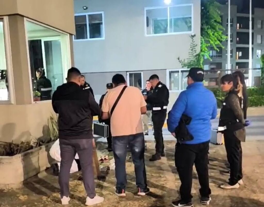 Robo millonario en Salta: tres delincuentes se llevaron dólares y pesos de un departamento