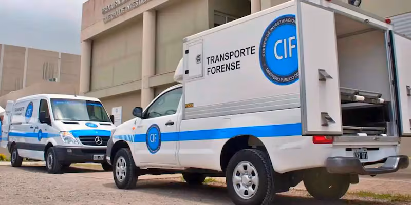 Investigan la muerte de un hombre en un inquilinato del macrocentro; hay un detenido